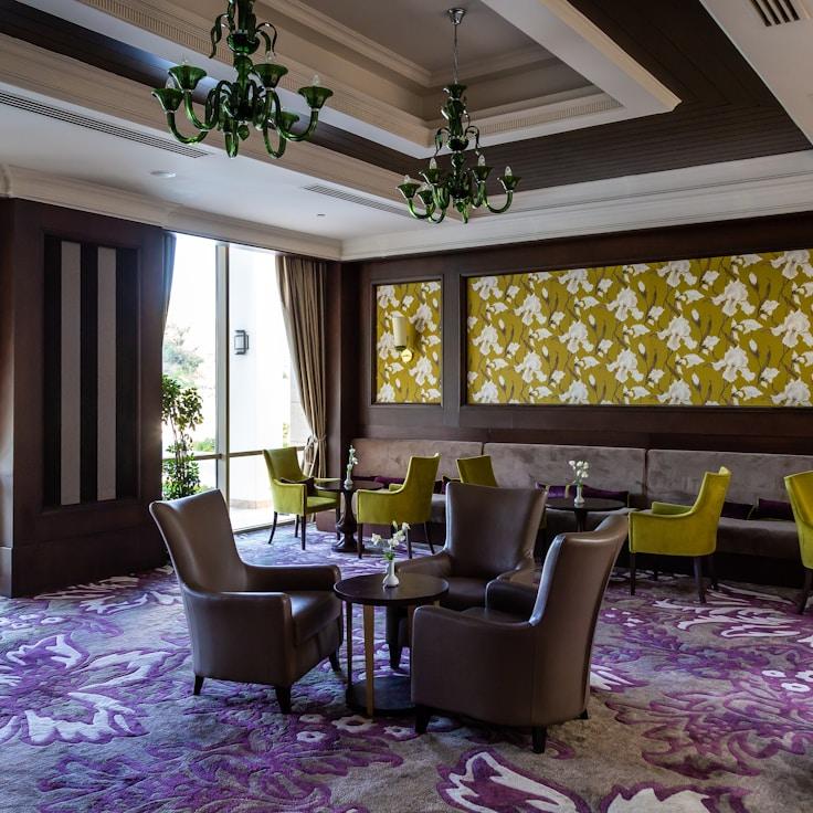 Casual restaurant with booth seating